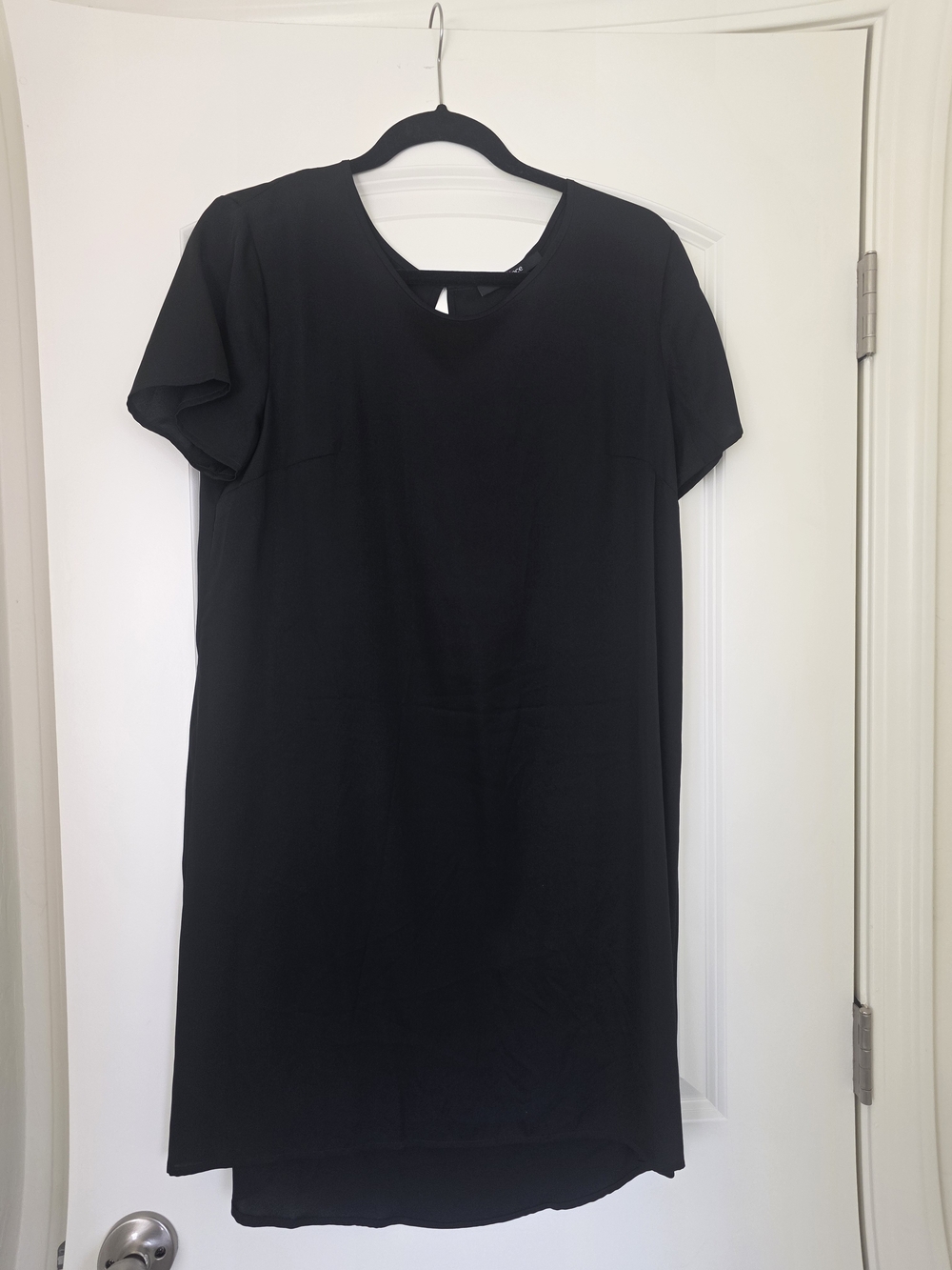 Quince Black Short-Sleeve Midi Shift Dress with Keyhole Back